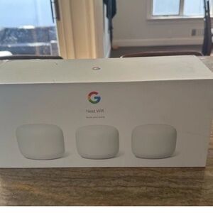 New Google Nest Wifi System in White Router and 2 Points